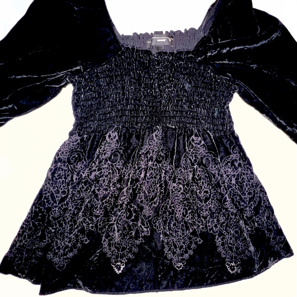 Venezia black velvet pullover. Size 18-20.